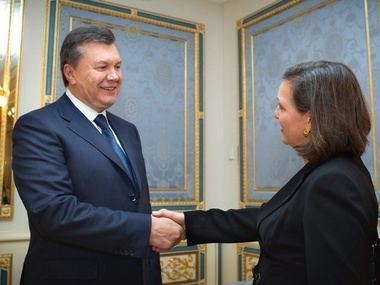 Янукович пообещал Нуланд освободить активистов Евромайдана