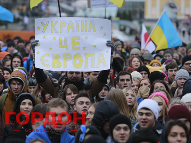 Соцопрос: Мнение украинцев о Евромайдане разделилось поровну