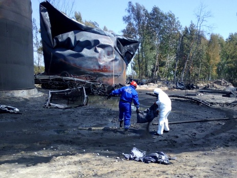 ГСЧС: На нефтебазе под Киевом продолжается перекачка топлива