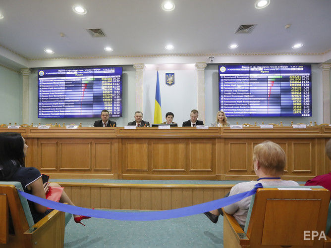 ЦИК Украины принял протоколы с мокрыми печатями из 111 окружных избирательных комиссий