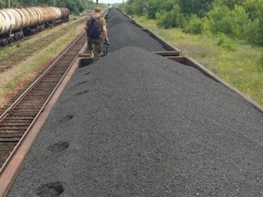 Украина ежедневно завозит 15-20 тыс тонн угля из "ДНР" и "ЛНР"