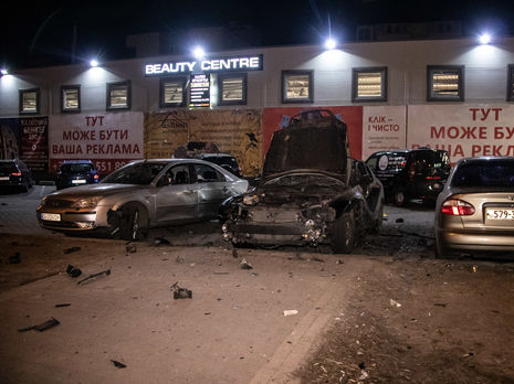 В Киеве ночью взорвался автомобиль. По данным СМИ, он принадлежит украинскому разведчику. Фоторепортаж