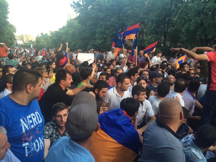 Полиция задержала 237 участников протеста в Ереване