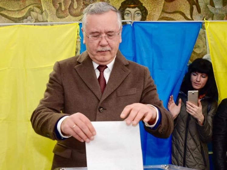 Гриценко заявив, що більше не балотуватиметься у президенти