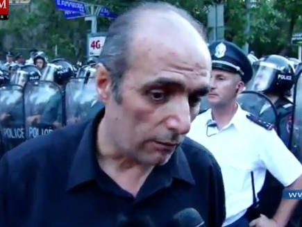 В Ереване снова собрались протестующие. Онлайн-трансляция