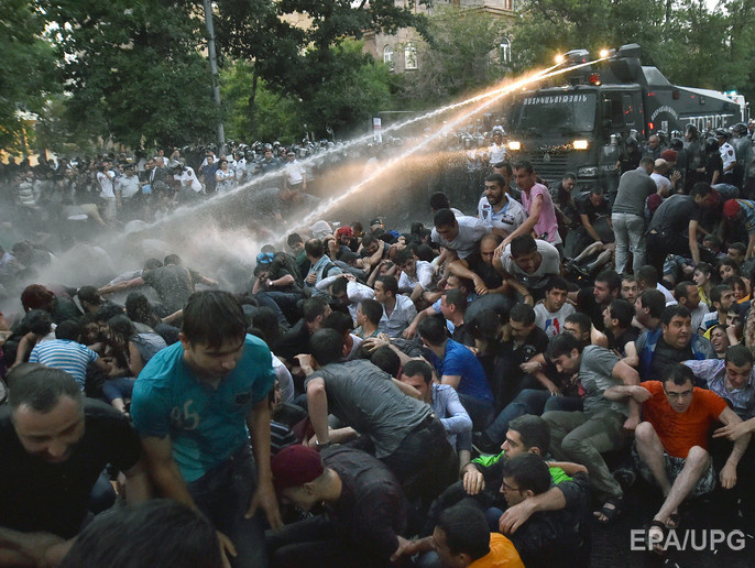 Дайджест 23 июня: Митинг в Ереване собрался вновь после разгона, состоялся очередной раунд переговоров в Минске, министра экологии хотят отправить в отставку