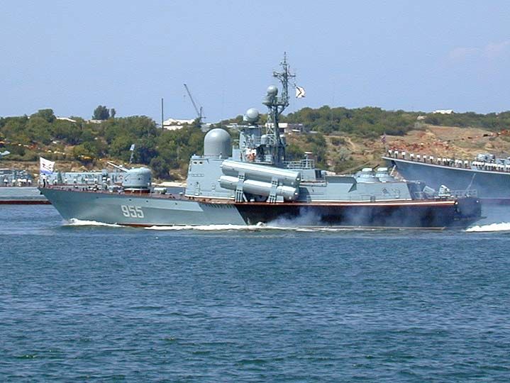 ﻿Російські кораблі провели в Чорному морі навчальні ракетні стрільби