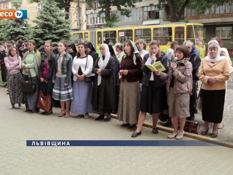Во Львове участники религиозного пикета напали на съемочную группу 
