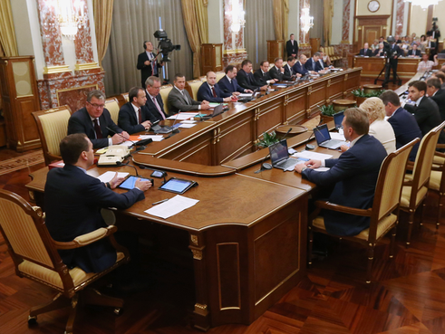 Медведев утвердил перечень товаров, запрещенных к ввозу в РФ из стран Запада