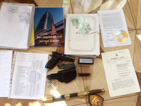 При обыске в доме председателя Апелляционного суда Киева Чернушенко найдено оружие