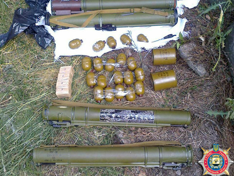 В Авдеевке правоохранители обнаружили тайник с оружием