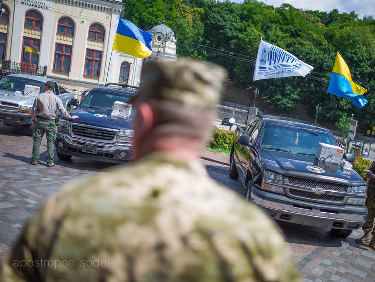 В Киеве прошла церемония передачи техники и оборудования для участников АТО