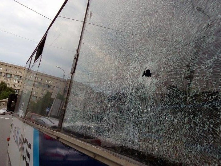 МВД: В Харькове обстреляли две маршрутки, пострадали два пассажира
