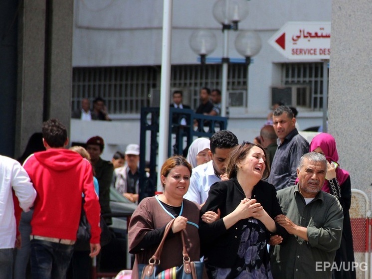 В результате нападения на два отеля в тунисском городе Сус погибли не менее 19 человек