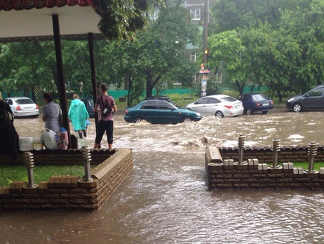 Улицы Запорожья залило водой после сильного ливня