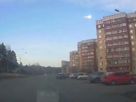 ﻿Над російським Красноярськом пролетіла вогняна куля, схожа на метеорит