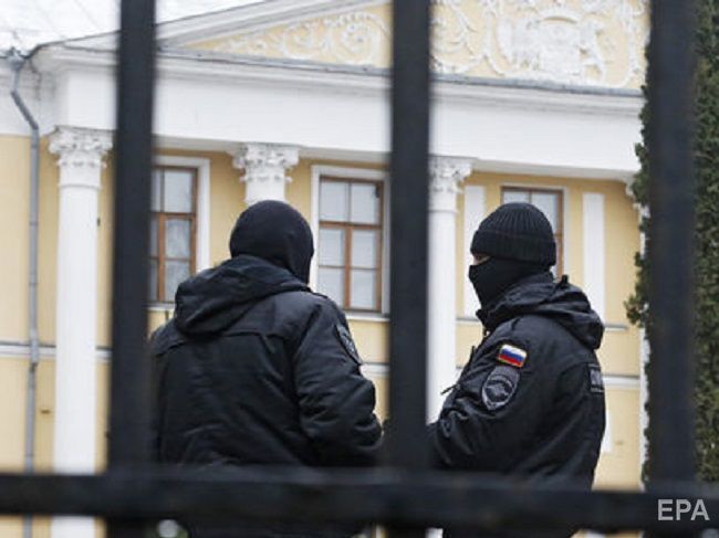 ﻿У Росії колишній поліцейський подав позов до Верховного суду через заборону співробітникам МВС виїжджати за кордон