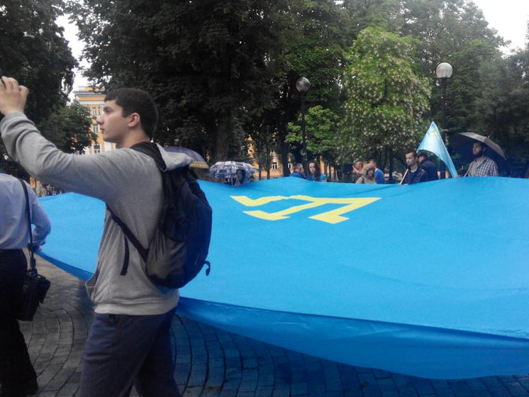 Крымские татары отметили День национального флага