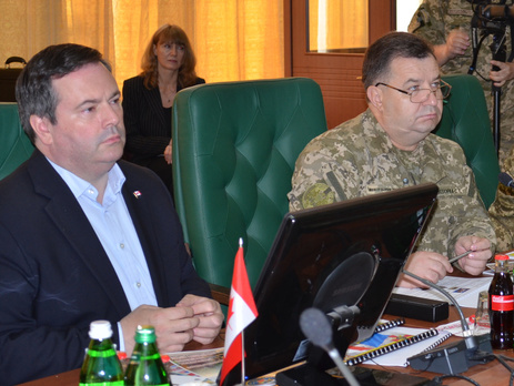 200 канадских военных проведут полтора года на учениях в Украине