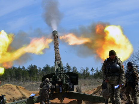 Украинские артиллеристы на учениях отработали контрбатарейную борьбу с использованием гаубиц. Фоторепортаж