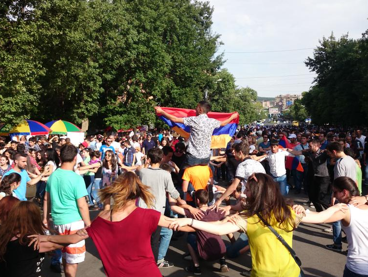 Ереван – не Майдан. Почему протесты в Армении – не организованная Западом "цветная революция", но и не антироссийский бунт