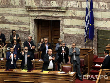 В Греции депутаты проголосовали за проведение референдума по вопросу госдолга страны