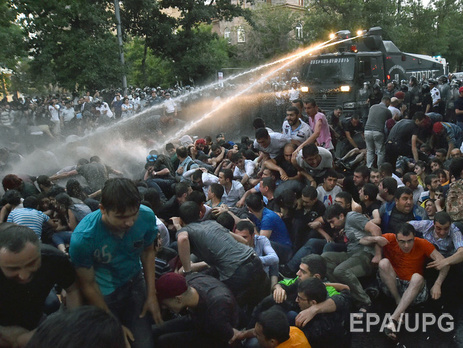 Протестующим в Ереване предложили покинуть проспект Баграмяна