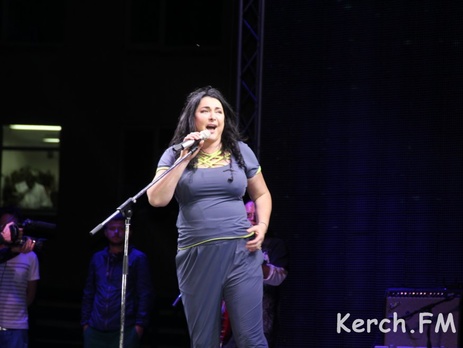 СМИ: На концерте в Крыму Лолита спела песню 