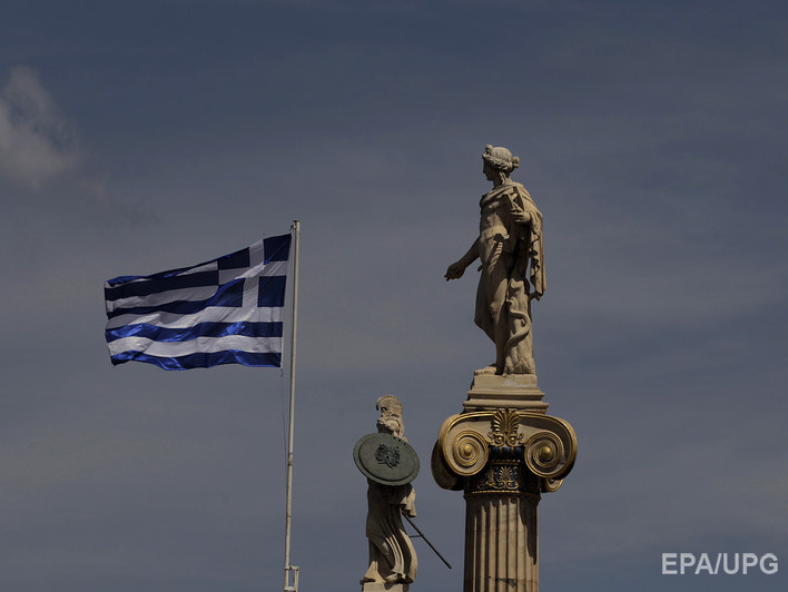 Курс евро к доллару обновил минимум на фоне кризиса в Греции