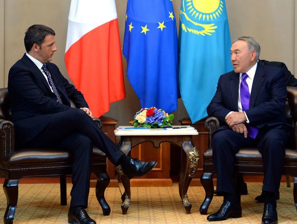 Премьер Италии Ренци и президент Казахстана Назарбаев застряли в лифте на "EXPO-2015"