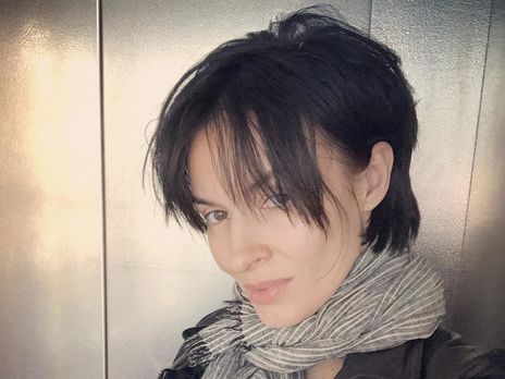 Мейхер показала лицо без видимого макияжа