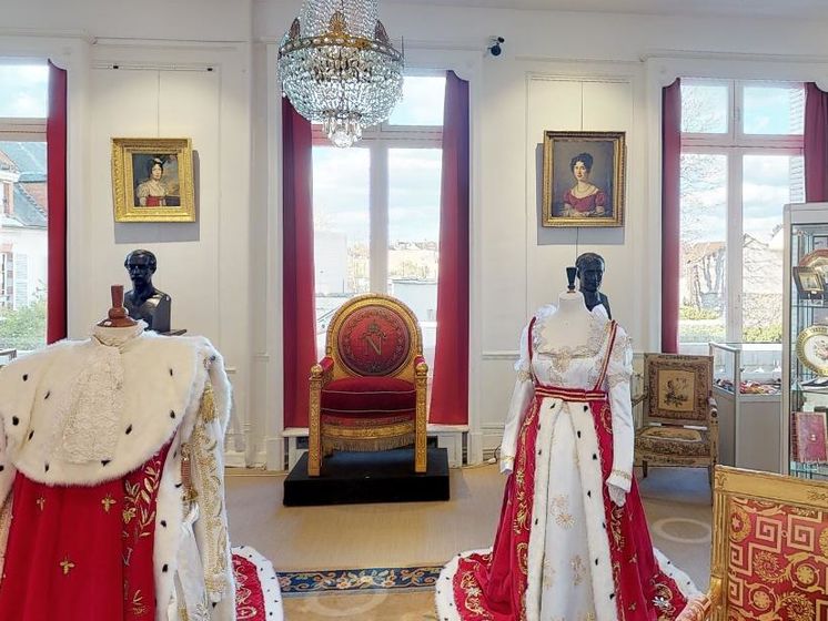 ﻿Трон Наполеона продали на аукціоні за €500 тис.
