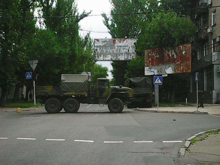 СМИ: В Донецке "Урал" с боевиками столкнулся с легковым автомобилем, один человек погиб