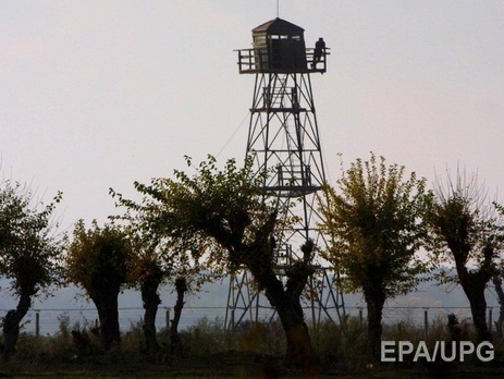 Узбекские пограничники открыли огонь по нарушителям границы из Таджикистана, один человек получил ранение
