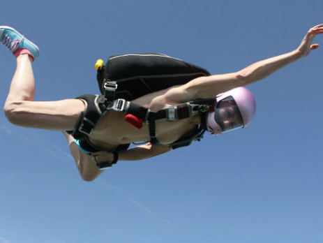 Воронежская парашютистка разделась догола в небе. Фоторепортаж