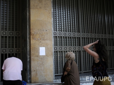 Bloomberg: Афины отменили льготы пенсионеров на снятие денег в банкоматах, чтобы защитить банки