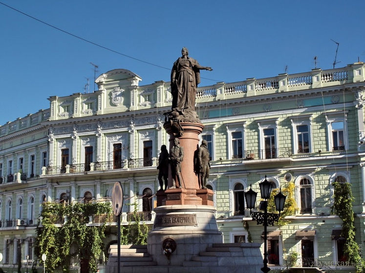 ﻿Верховний Суд вирішив залишити пам'ятник Катерині II у центрі Одеси. Спори щодо цього питання тривали з 2007 року