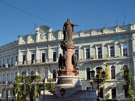 Центральна фігура монумента статуя Катерини II