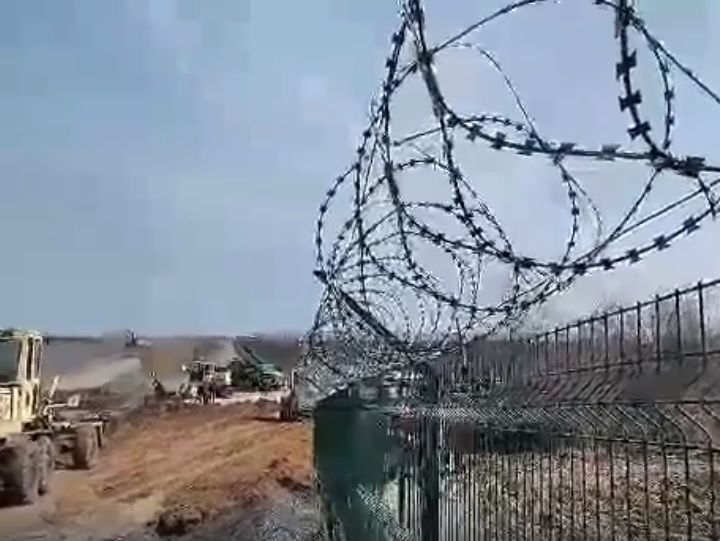 В Харьковской области оборудуют границу с Россией в рамках проекта "Стена". Видео