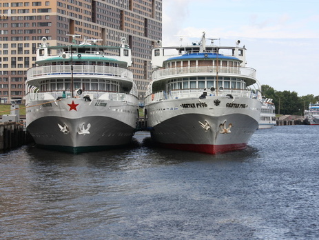 Под Петербургом на теплоходе “Святая Русь” произошел пьяный бунт