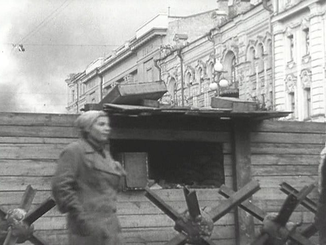 Киевлянка Хорошунова в дневнике 1941 года: По-прежнему везде полная бестолковщина, хотя уже прошла целая неделя с начала войны