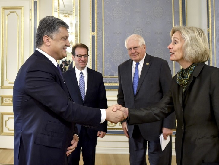 Порошенко: Нужно углублять сотрудничество Украины и США в военной сфере
