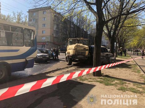 ДТП в Днепре. У КрАЗа отказали тормоза, в результате повреждены 12 автомобилей