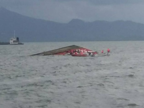 На Филиппинах перевернулся паром, погибли не менее 36 человек