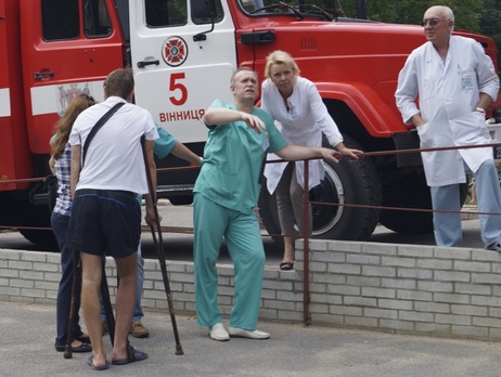 Из-за пожара из винницкой больницы эвакуировали 200 пациентов. Фоторепортаж