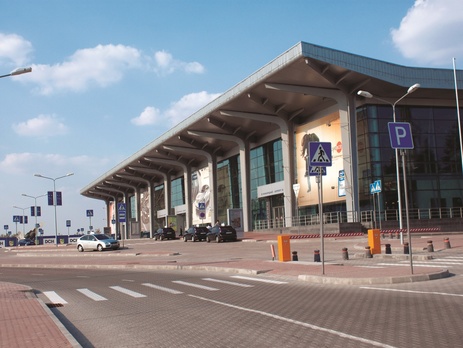 СБУ задержала пограничников харьковского аэропорта, бравших по $1000 за беспрепятственное прохождение контроля 