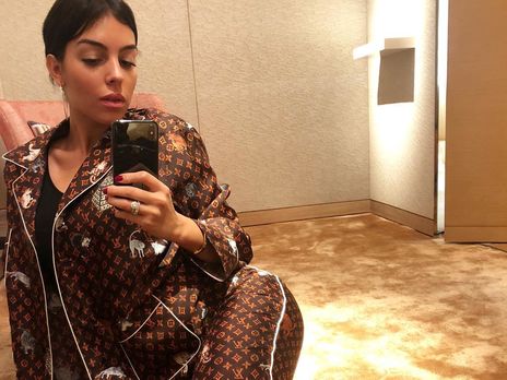 Жена Роналду показала растяжку