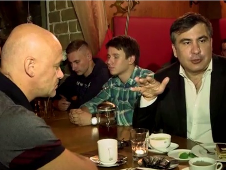 Саакашвили посетил одесское кафе, где прошлой ночью прогремел взрыв. Видео