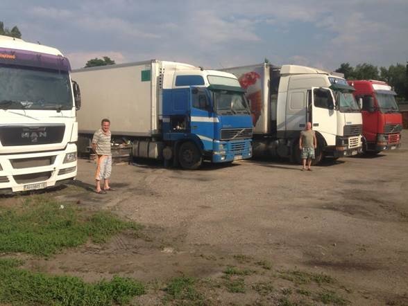 СБУ: Задержаны шесть грузовиков со 120 тоннами продуктов для боевиков