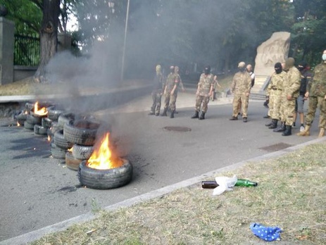 В Киеве участники марша добровольческих батальонов требуют признать АТО войной. Фоторепортаж